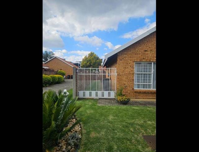 3 BEDROOM CLUSTER FOR SALE IN BONAERO PARK